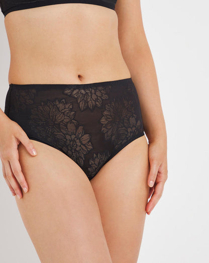  Triumph Fit Smart Lace Maxi Briefs| Black