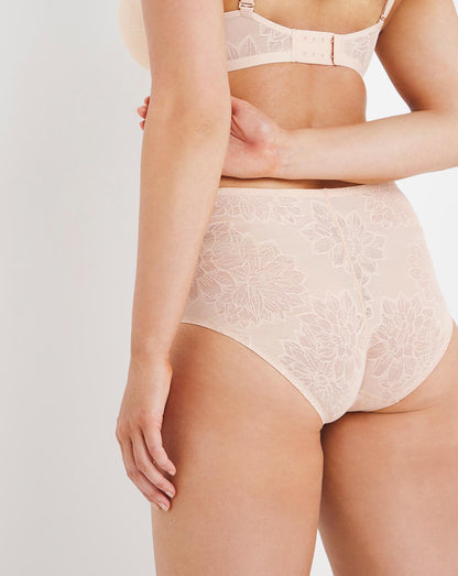  Triumph Fit Smart Lace Maxi Briefs| Light Brown