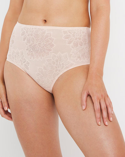  Triumph Fit Smart Lace Maxi Briefs| Light Brown