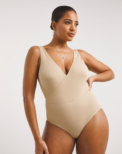  MAGIC Bodyfashion Medium Control Everybody Crossover Thong Body| Sand